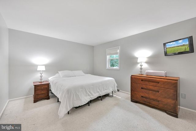 1915 WILDERNESS RD, Lancaster, PA 17603