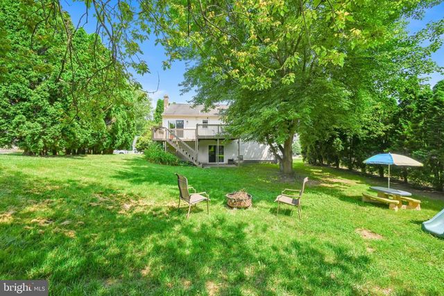 1915 WILDERNESS RD, Lancaster, PA 17603