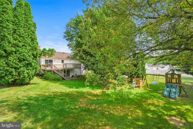 1915 WILDERNESS RD, Lancaster, PA 17603