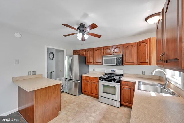 1915 WILDERNESS RD, Lancaster, PA 17603