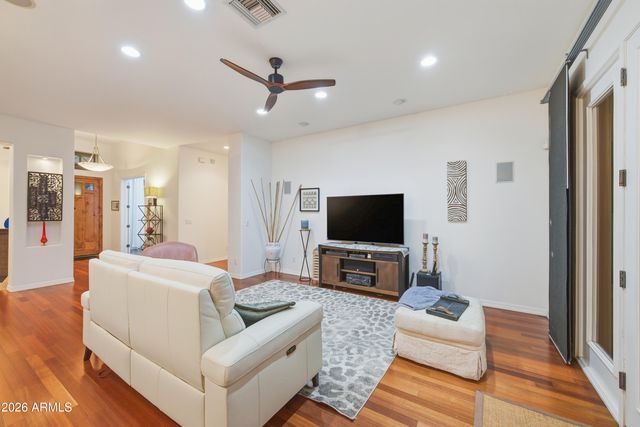 1516 E South Mountain Avenue, Phoenix, AZ 85042