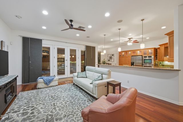 1516 E South Mountain Avenue, Phoenix, AZ 85042