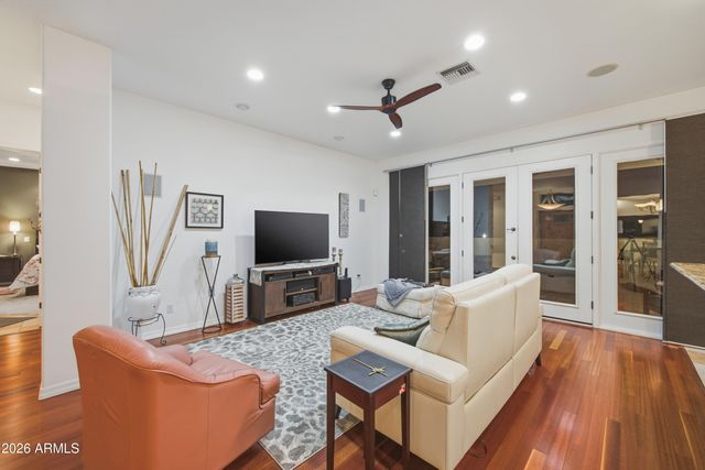 1516 E South Mountain Avenue, Phoenix, AZ 85042