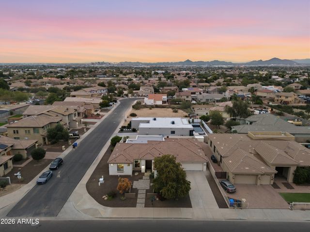 1516 E South Mountain Avenue, Phoenix, AZ 85042