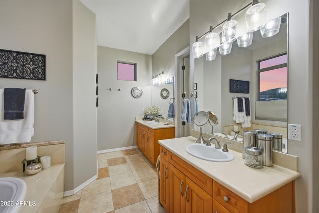 1516 E South Mountain Avenue, Phoenix, AZ 85042