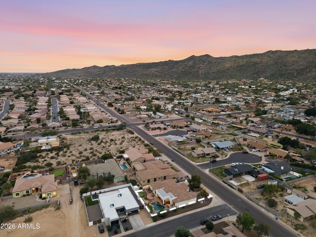 1516 E South Mountain Avenue, Phoenix, AZ 85042