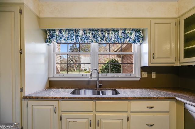 3290 Somerset Court SE, Marietta, GA 30067