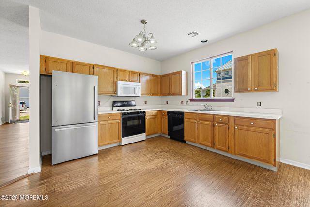 108 Robin Lane, Barnegat, NJ 08005