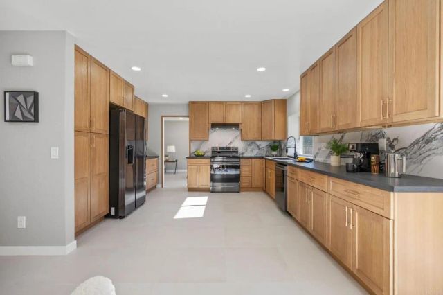 2755 Victoria Avenue, Carlsbad, CA 92010