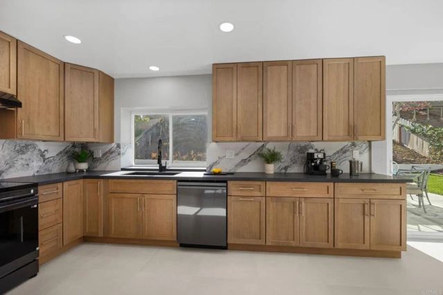 2755 Victoria Avenue, Carlsbad, CA 92010