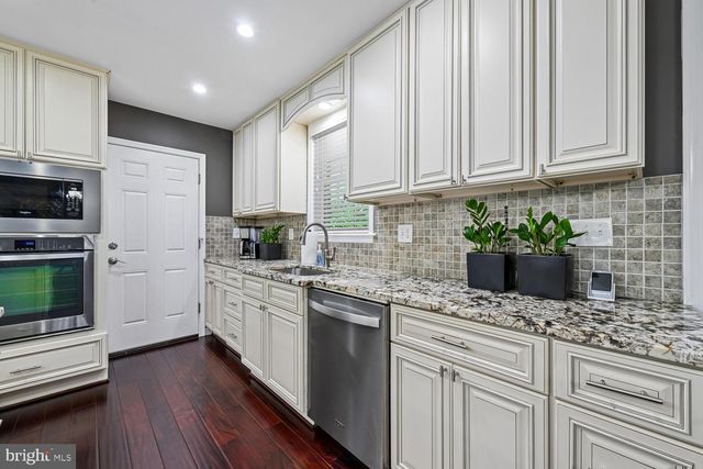 8324 THE MIDWAY, Annandale, VA 22003