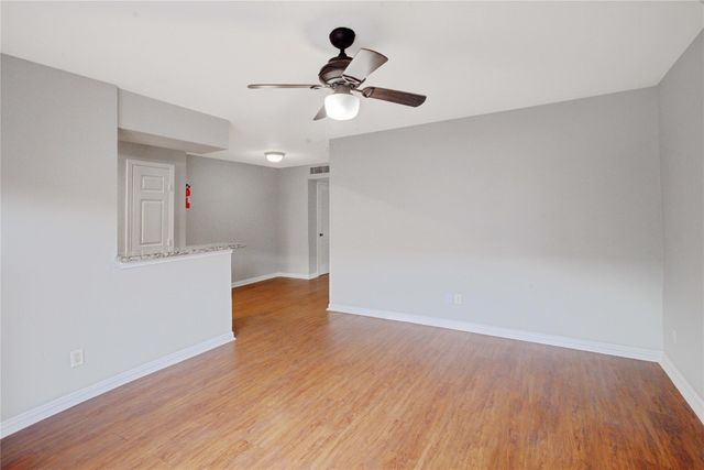 5701 Schumacher Lane 35, Houston, TX 77057