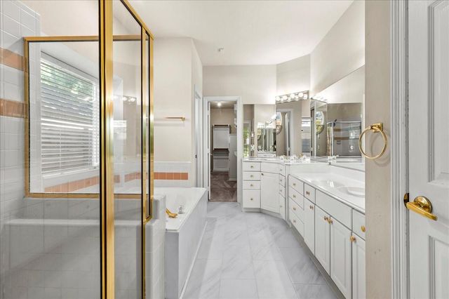 3122 Woodcreek Glen Lane, Houston, TX 77073