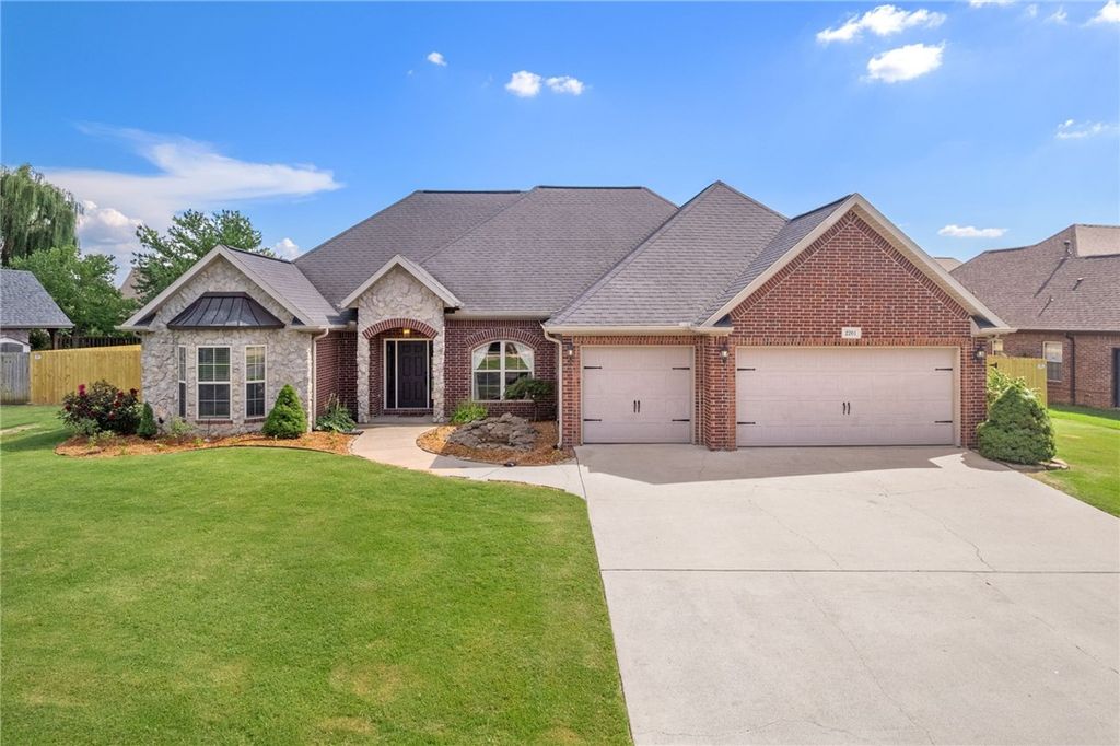 2201 SW Nutmeg Street, Bentonville, AR 72713