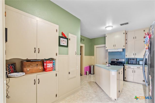 205 Coke Street, Yoakum, TX 77995