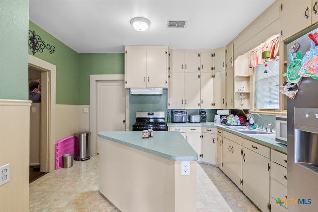 205 Coke Street, Yoakum, TX 77995