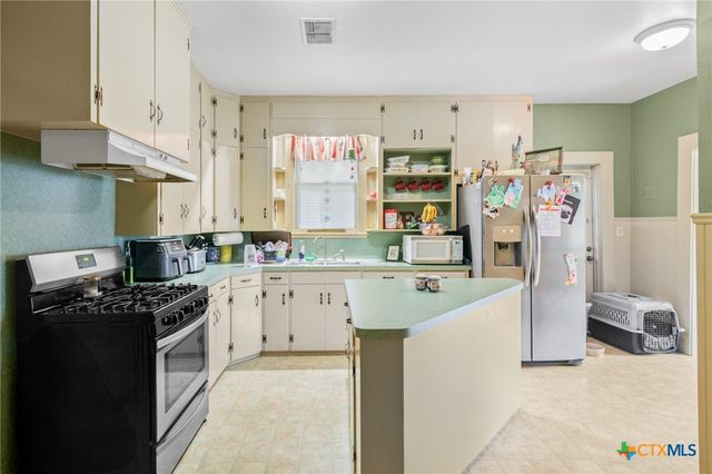 205 Coke Street, Yoakum, TX 77995