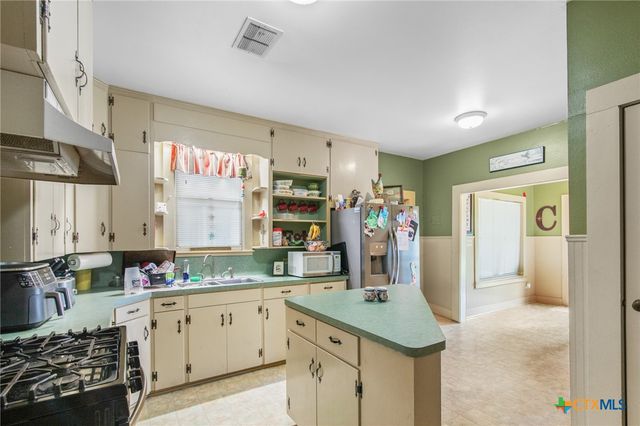 205 Coke Street, Yoakum, TX 77995