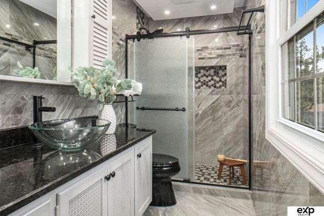 1615 S 136th Street, Omaha, NE 68144