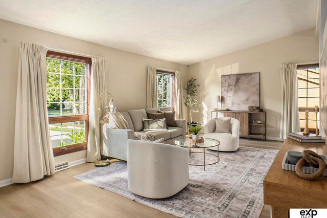 1615 S 136th Street, Omaha, NE 68144