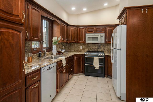 1615 S 136th Street, Omaha, NE 68144