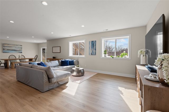 5606 147th Street, Urbandale, IA 50323