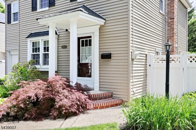 396 Burlington Rd, Paramus Boro, NJ 07652