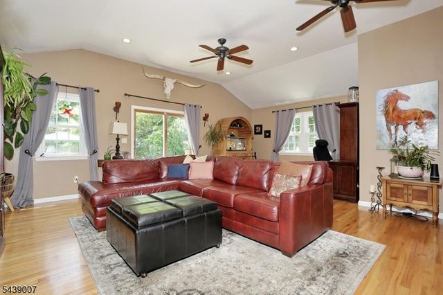 396 Burlington Rd, Paramus Boro, NJ 07652