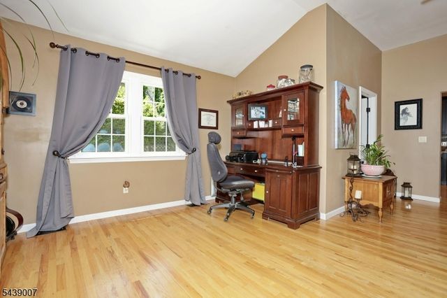 396 Burlington Rd, Paramus Boro, NJ 07652