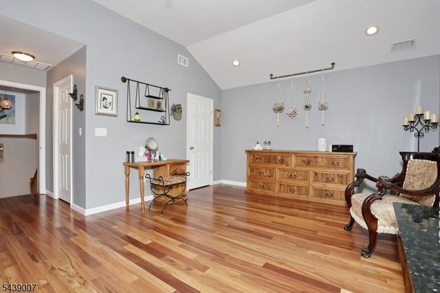 396 Burlington Rd, Paramus Boro, NJ 07652