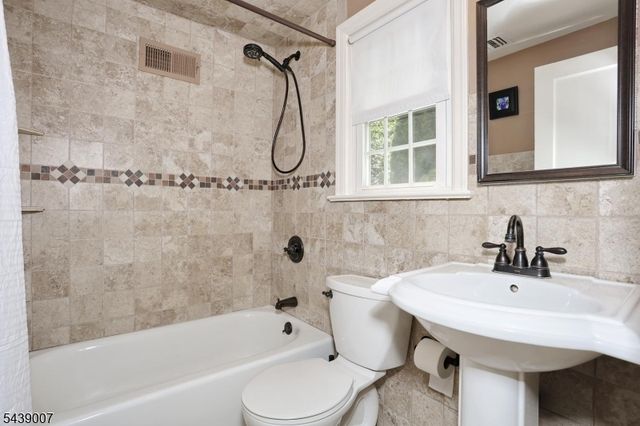 396 Burlington Rd, Paramus Boro, NJ 07652