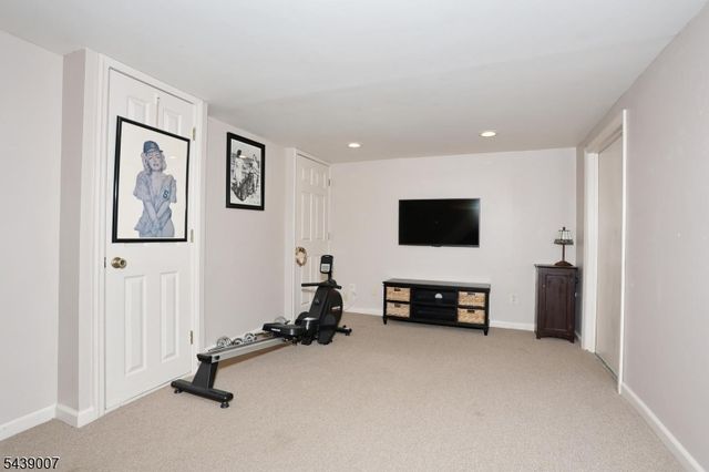 396 Burlington Rd, Paramus Boro, NJ 07652