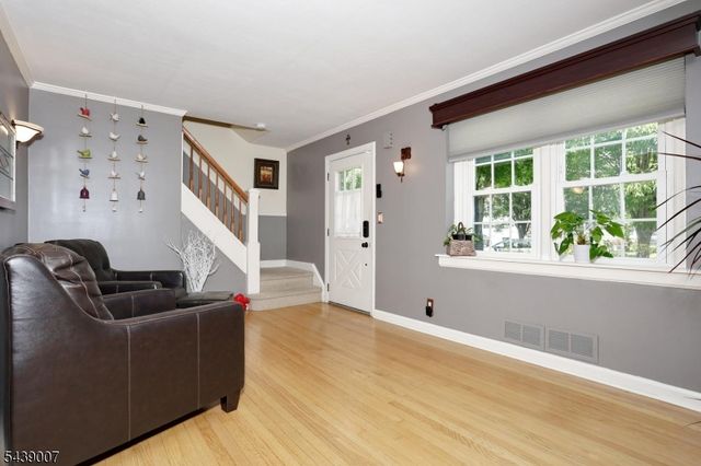 396 Burlington Rd, Paramus Boro, NJ 07652