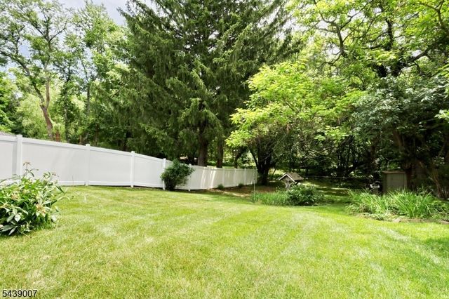 396 Burlington Rd, Paramus Boro, NJ 07652