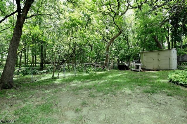 396 Burlington Rd, Paramus Boro, NJ 07652