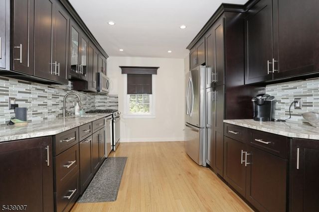 396 Burlington Rd, Paramus Boro, NJ 07652