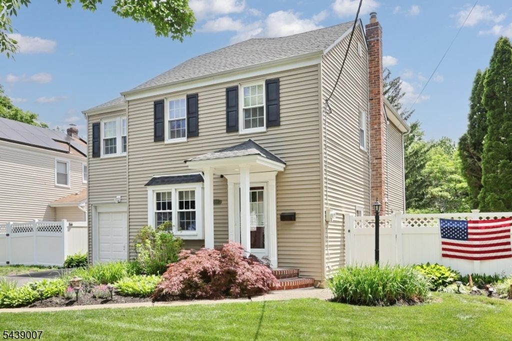 396 Burlington Rd, Paramus Boro, NJ 07652
