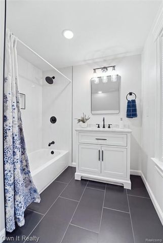168 Kerby Road, Grosse Pointe Farms, MI 48236