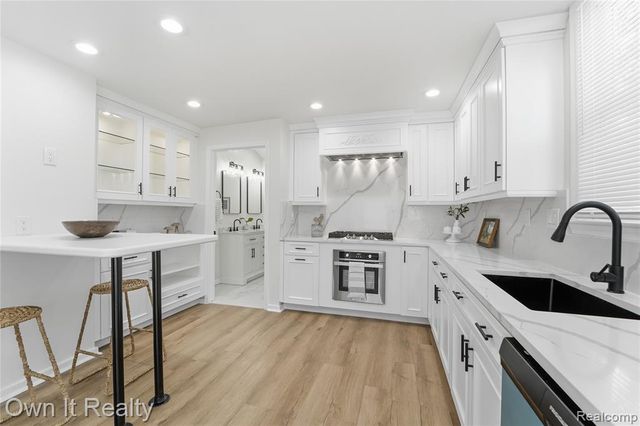 168 Kerby Road, Grosse Pointe Farms, MI 48236