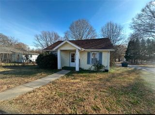301 N 7th Avenue, Mayodan, NC 27027
