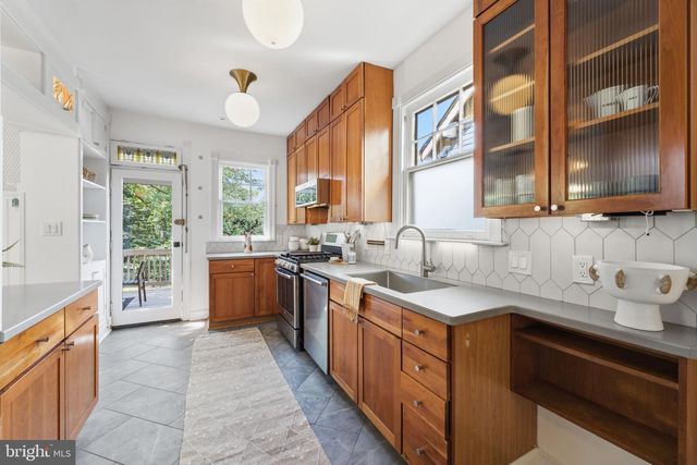 1352 KENNEDY ST NW, Washington, DC 20011