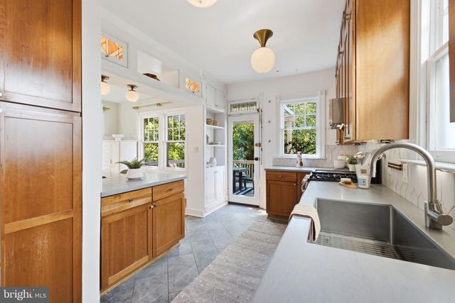 1352 KENNEDY ST NW, Washington, DC 20011