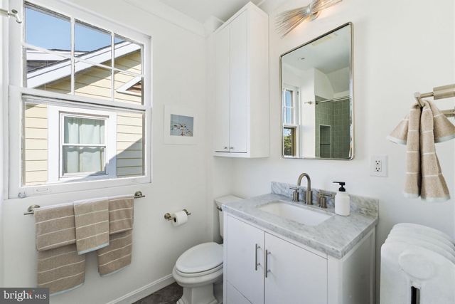 1352 KENNEDY ST NW, Washington, DC 20011