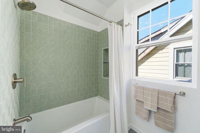 1352 KENNEDY ST NW, Washington, DC 20011