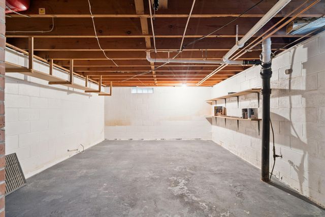 402 S Washington Avenue, Fredericksburg, IA 50630