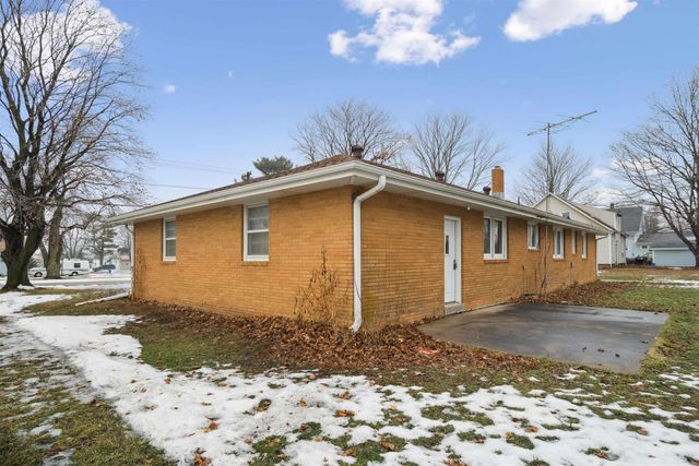 402 S Washington Avenue, Fredericksburg, IA 50630