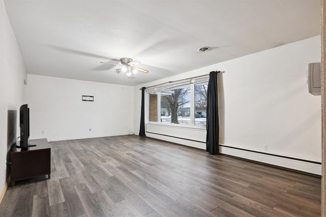 402 S Washington Avenue, Fredericksburg, IA 50630