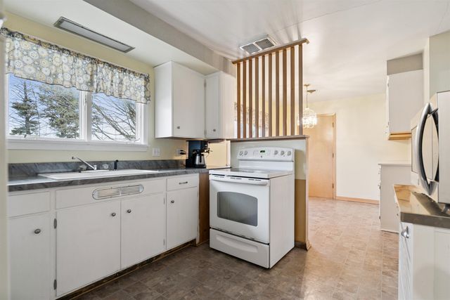 402 S Washington Avenue, Fredericksburg, IA 50630