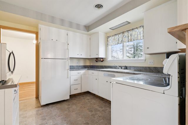 402 S Washington Avenue, Fredericksburg, IA 50630