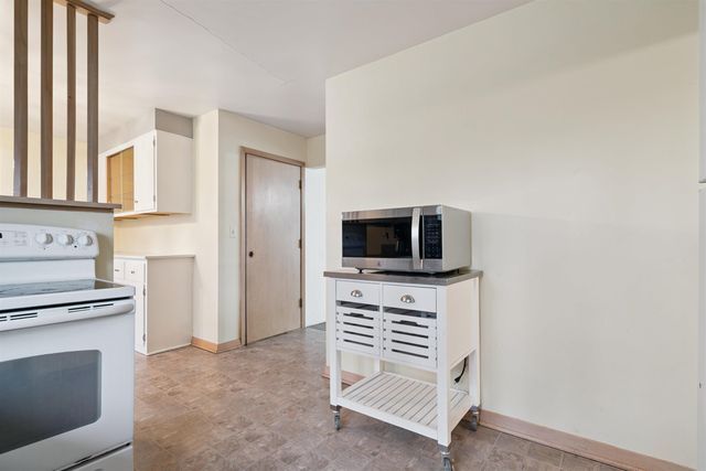 402 S Washington Avenue, Fredericksburg, IA 50630